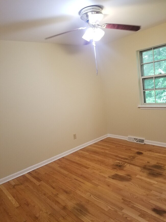 Building Photo - 137 Quince Ln