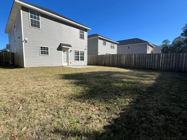 Building Photo - AVAILABLE EARLY APRIL 2026! (Pet Friendly)