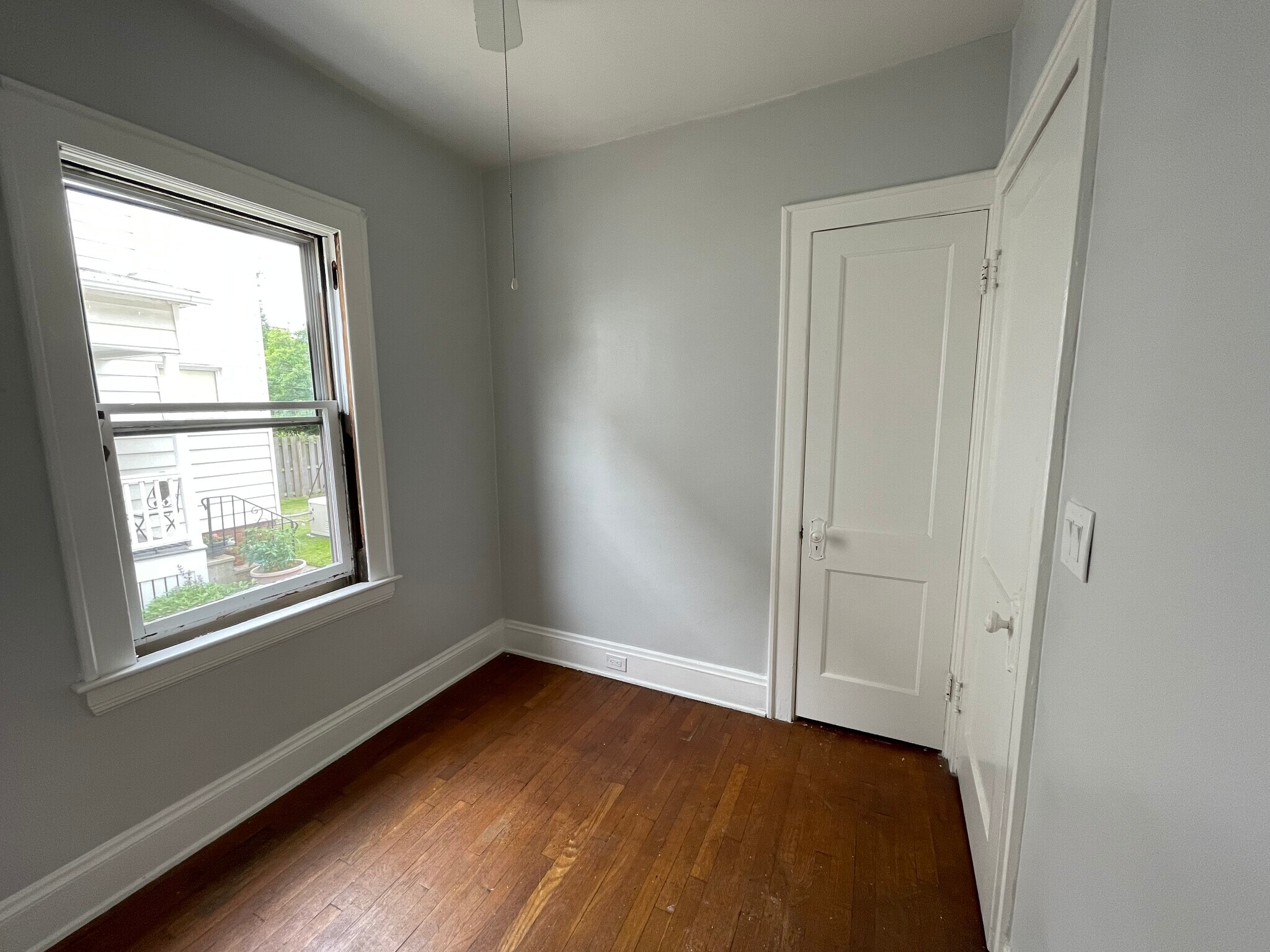 Room 2 - 2654 E 130th St