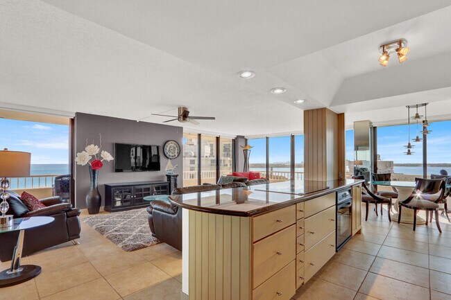 Building Photo - 5510 N Ocean Dr