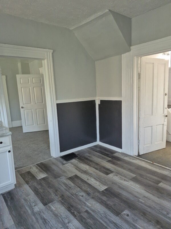 Building Photo - 3124 W 11th Pl