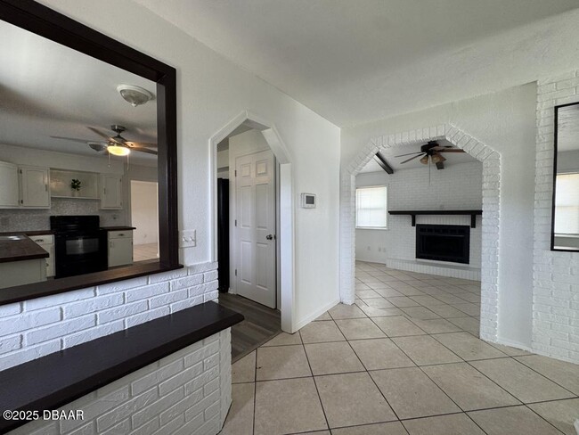 Building Photo - 397 Oslo Dr