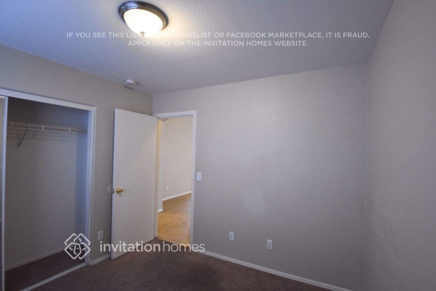 Building Photo - 5409 S 7th Dr