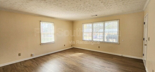 Building Photo - 3441 Southgate Trail SE