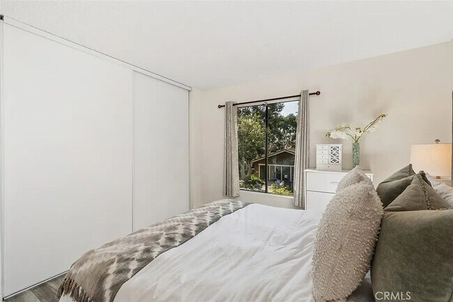 Building Photo - Move-In Ready 2BR | Fresh Paint | Unfurnished & Ready for Your Style