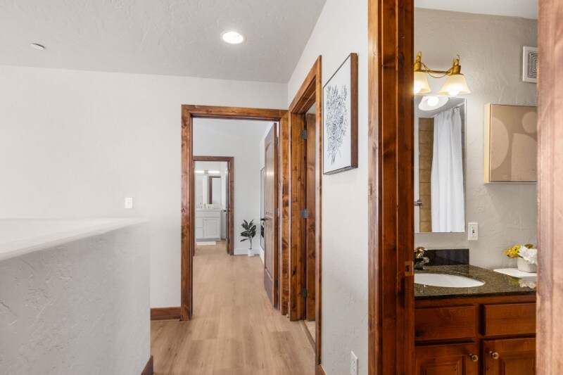 Building Photo - 6095 N Fox Pointe Cir