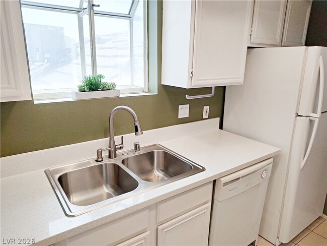 Building Photo - 5350 Rod Ct