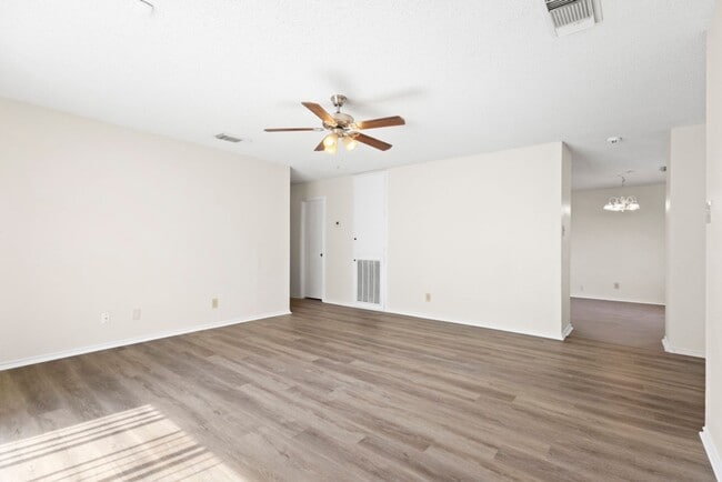 Building Photo - 9711 Arcade Ridge