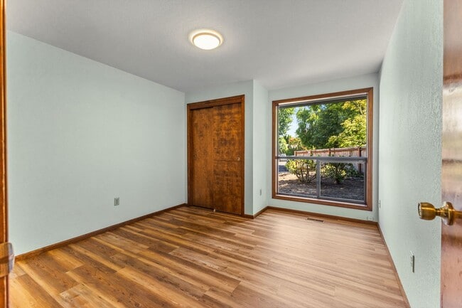 Building Photo - Ideally Located Close to It All — A Cozy Cul-de-Sac Home with Fireplace, Modern Updates & a Fence...