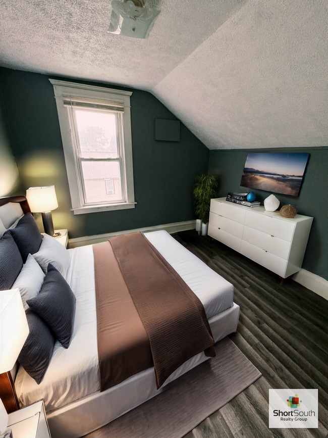 Building Photo - 121 Island Ave