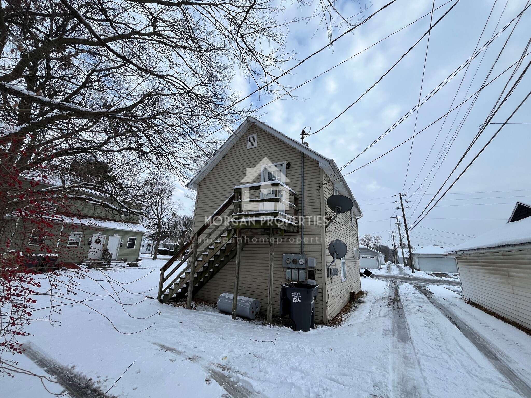 Building Photo - 832 E 7th St