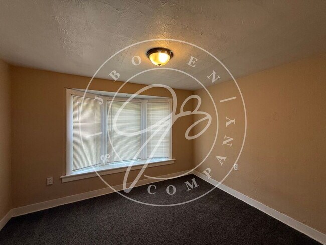 Building Photo - "Charming 3-Bed Home with Spacious Living in South Toledo.