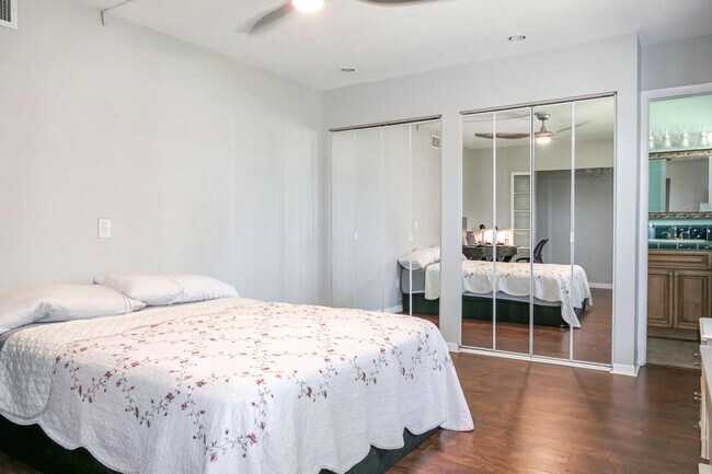 Building Photo - 1514 SE Westmoreland Blvd