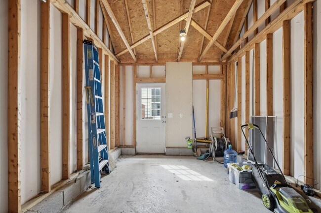 Building Photo - 7841 Heaton Way