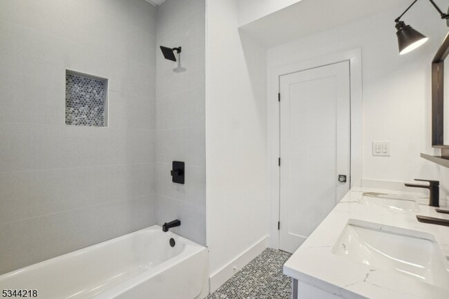 Building Photo - 51 New St