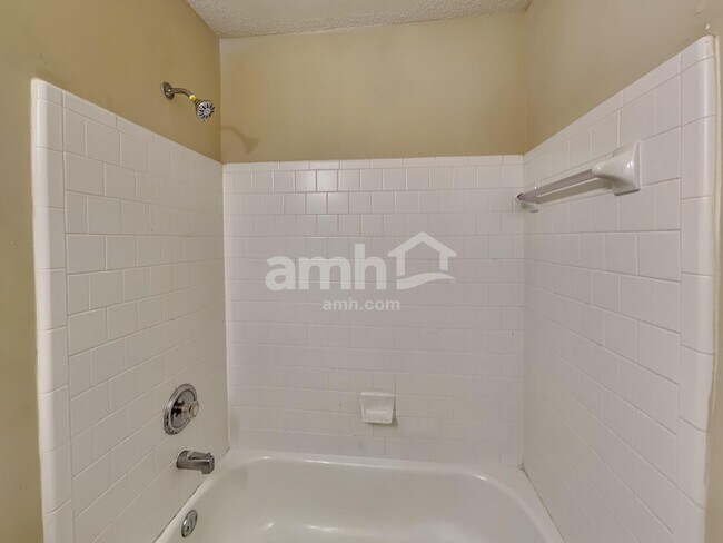 Building Photo - 375 Bass Way NW