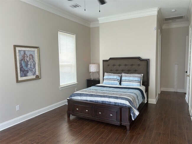 Building Photo - 615 29th St