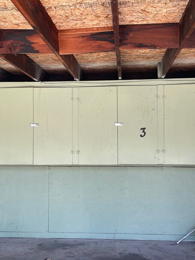 Building Photo - Unit 3