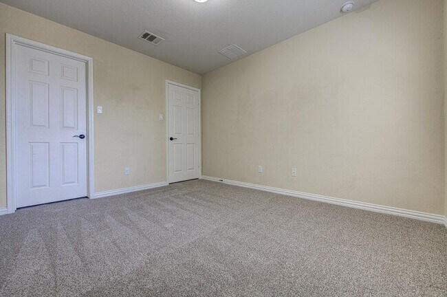 Building Photo - 1400 Middlefield Ct