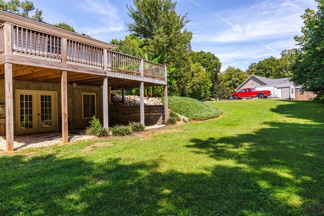 Building Photo - New Listing!