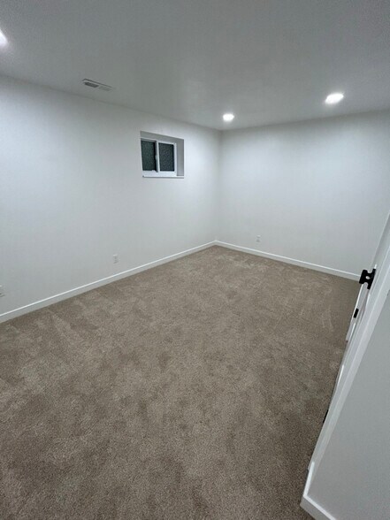 Building Photo - 321 E 1040 N