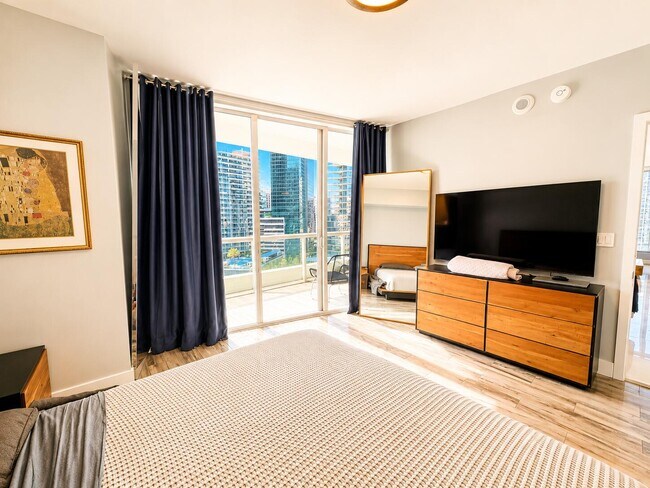 Building Photo - 465 Brickell Ave