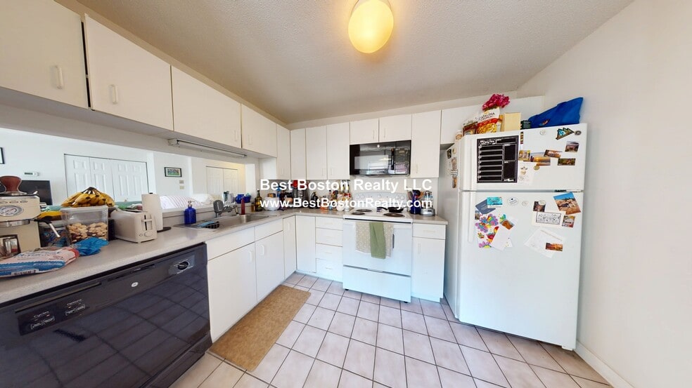 Building Photo - 175 Beacon St