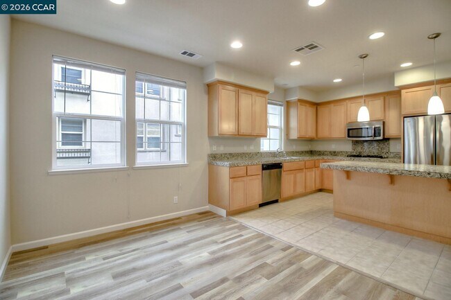 Building Photo - 2066 Mendocino Lane