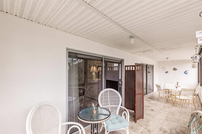 Building Photo - 1055 W Peppertree Dr