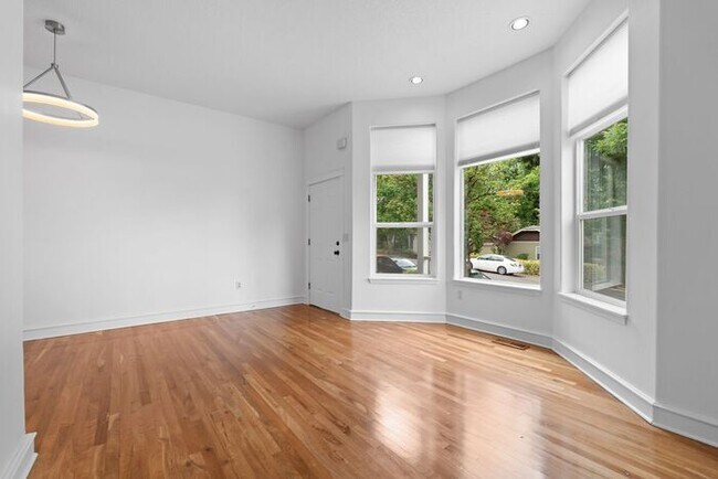 Building Photo - Bright & Beautiful Condo w/ Dual Primary Bedrooms, Walk-In Closets, Garage & A/C~ Located in NE P...
