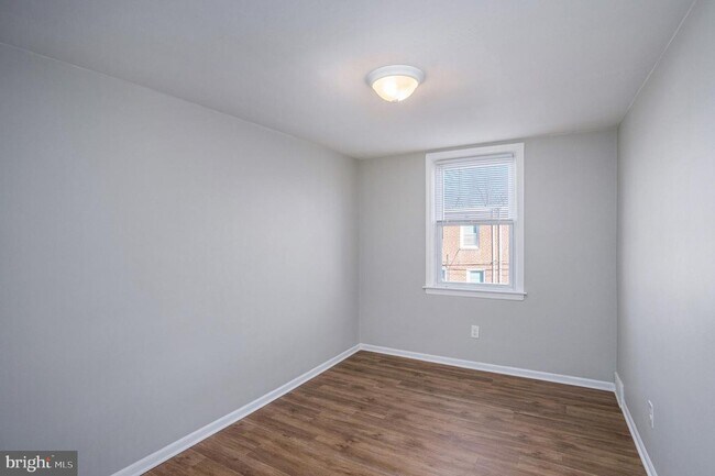 Building Photo - 861 Gainsboro Rd