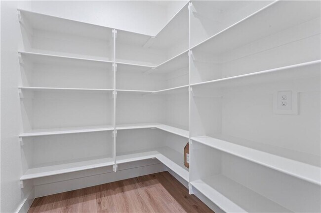 Building Photo - 17 Westmorland Dr