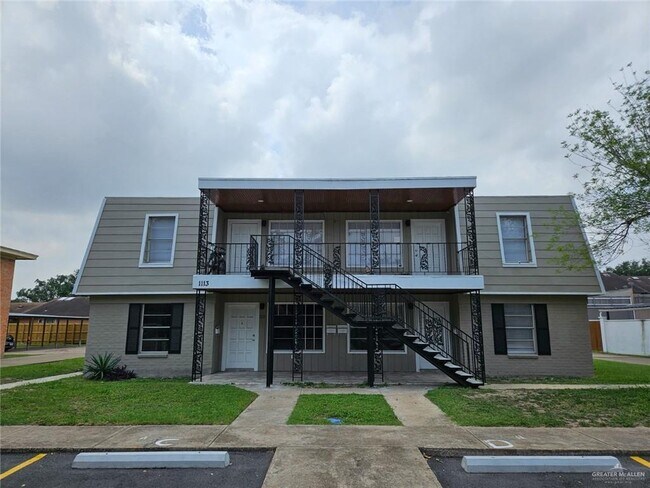 Primary Photo - 1113 Shasta Ave