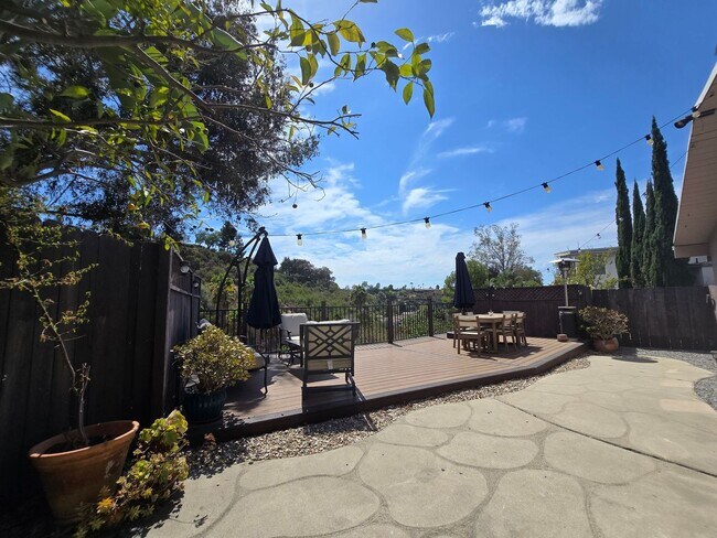 Building Photo - 5539 Baja Dr