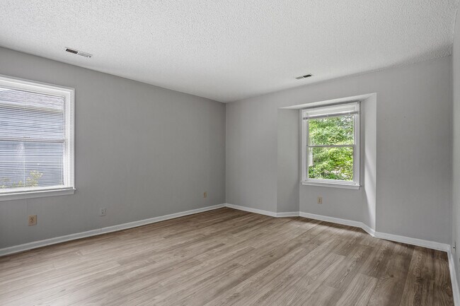 Building Photo - 1321 Park Glen Dr