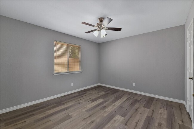 Building Photo - 630 Lakewood Dr