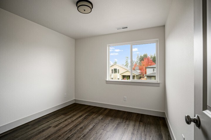 Building Photo - 1321 Oppek St NE