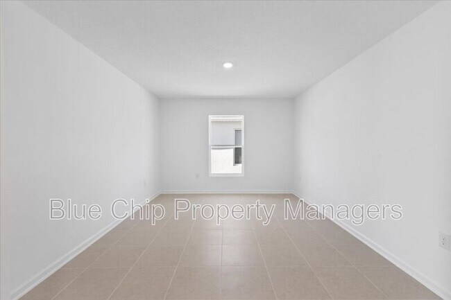 Building Photo - 5131 Magnolia Palm Dr