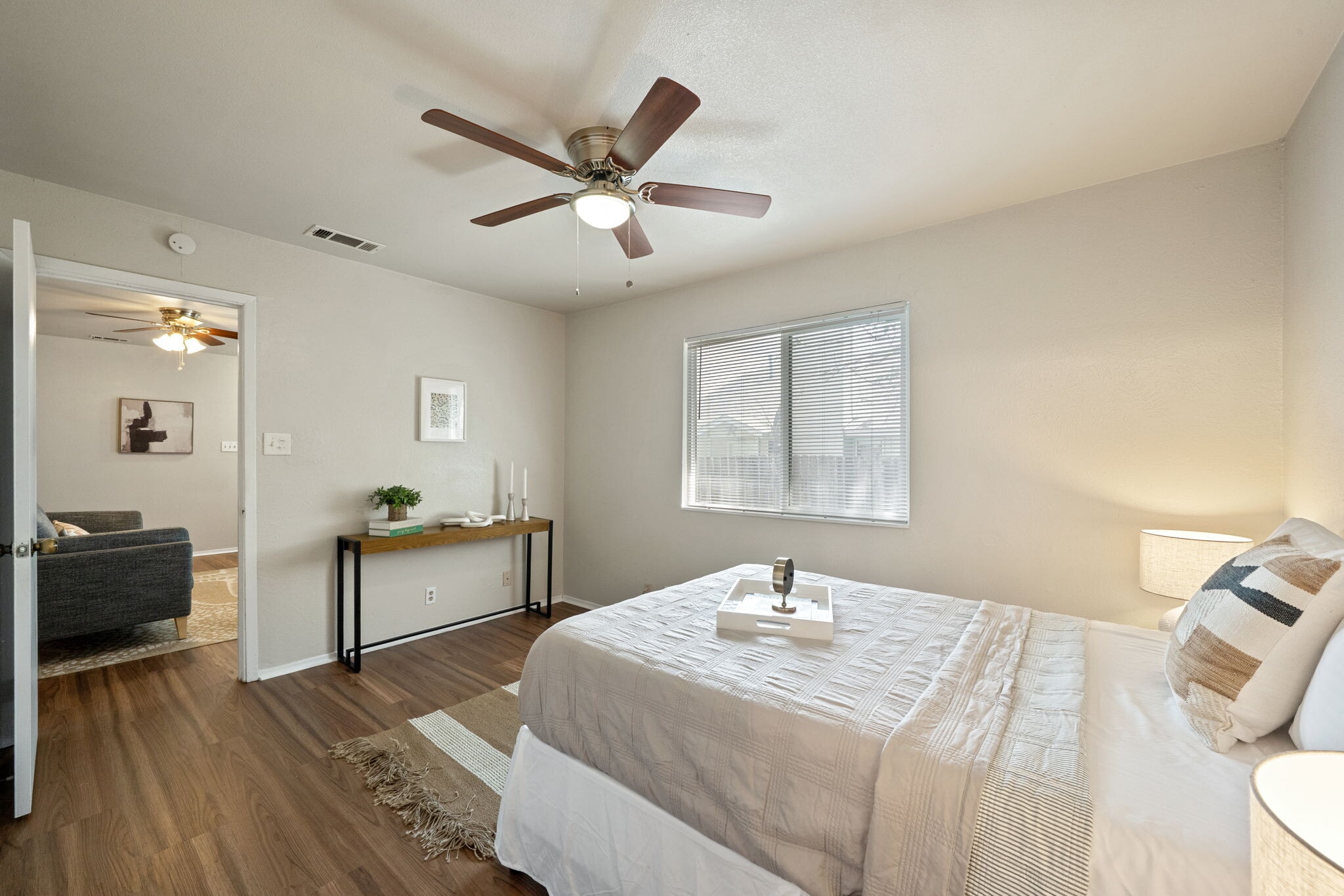 Building Photo - 703 Country Aire Dr