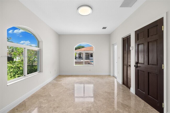 Building Photo - 9400 SW 93rd Ct