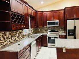 Building Photo - 10787 Fillmore Dr