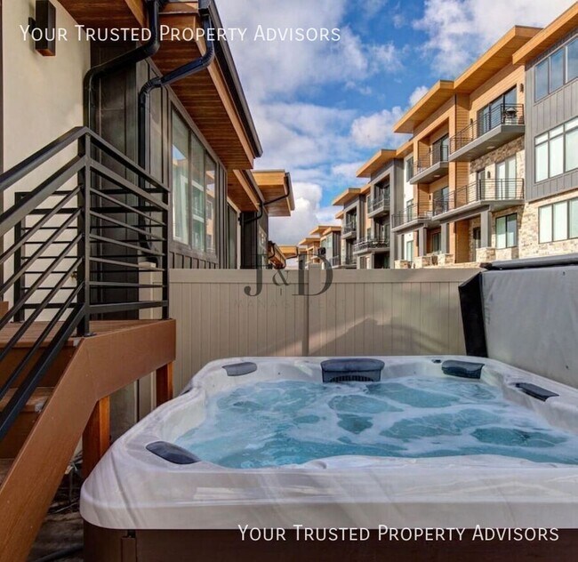 Building Photo - 807 E Klaim Dr