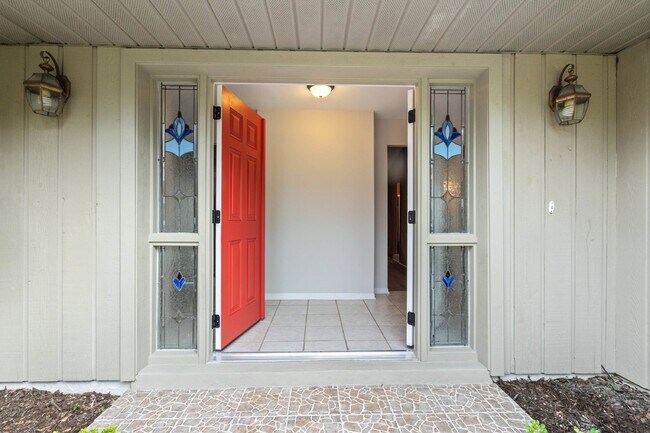 Building Photo - Charming 4-Bedroom Home with Pool on Large Lot in Longwood!