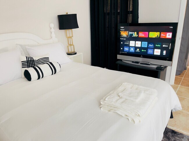 Building Photo - 64 Pine Track