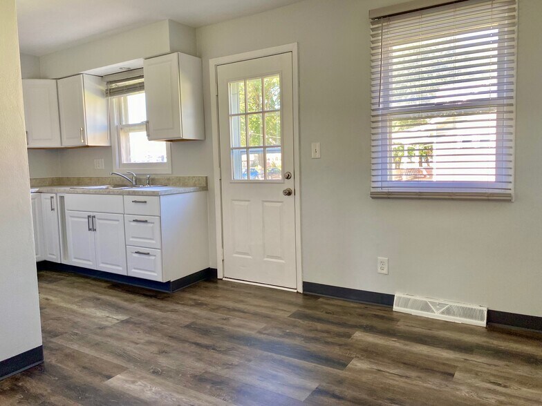 Building Photo - 316 Sheridan Dr