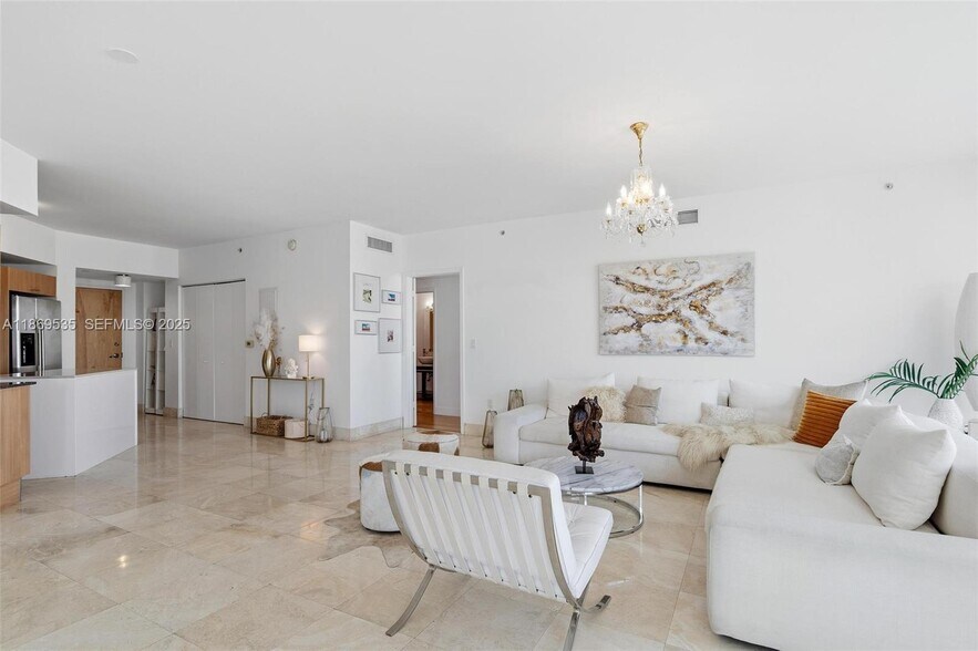 Building Photo - 350 S Miami Ave