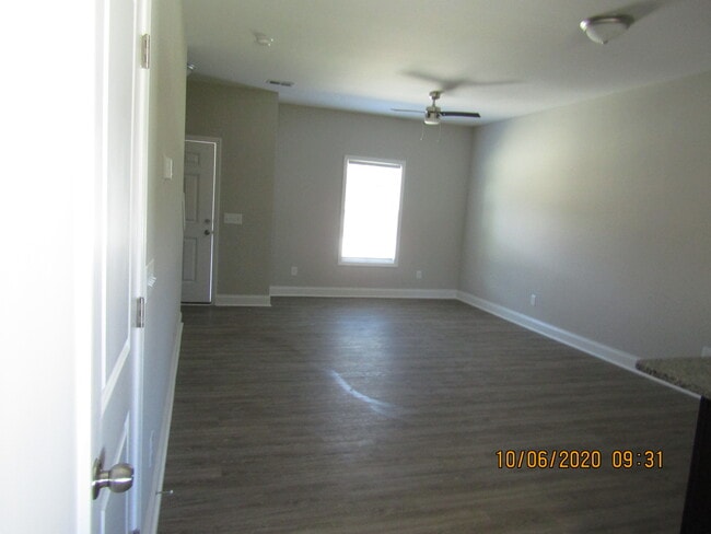 Building Photo - 108 Blue St