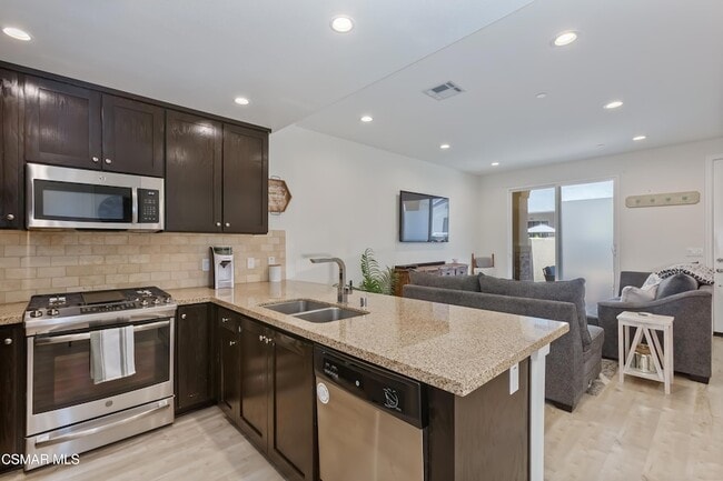 Building Photo - 327 Newbury Vista Ln