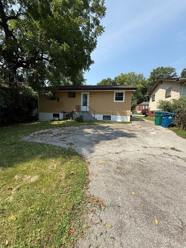 Building Photo - 10078 Green Valley Dr