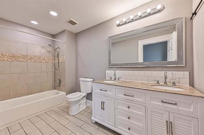 Building Photo - 2914 Avenue K Ave